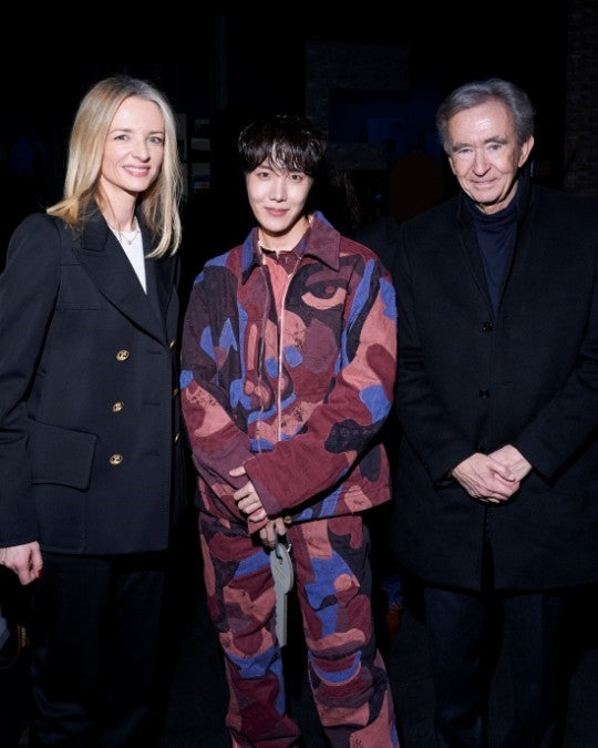 BTS J-Hop, meeting with Louis Vuitton Group Chairman ... The center of Paris Fashion Week topics